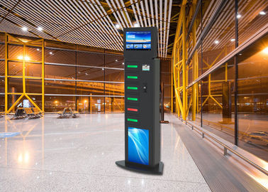 6 armadi che annunciano il distributore automatico dei chioschi delle stazioni di carico del telefono cellulare per la stazione ferroviaria dell'aeroporto