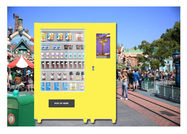 L'auto del parco fa un spuntino i distributori automatici delle bevande, distributore automatico della birra in pubblico